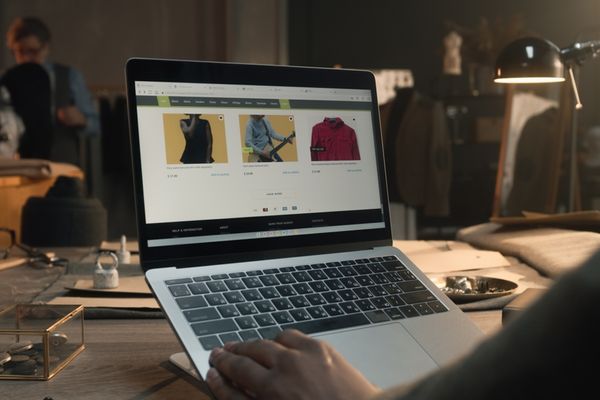 Cómo ganar dinero en internet: ideas para emprender en línea